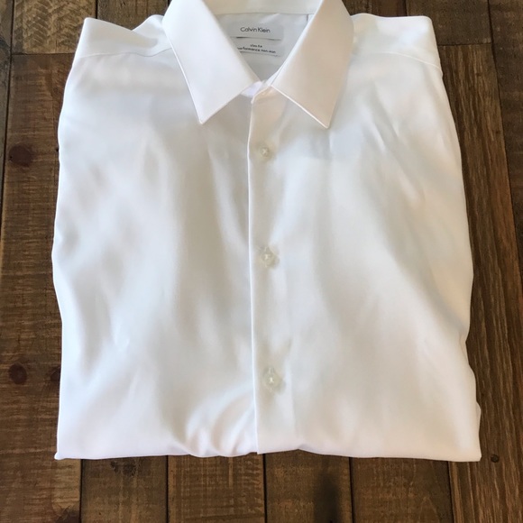 Calvin Klein Dress Shirt. - Picture 3 of 3
